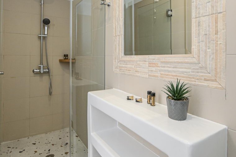 Deluxe double room with indoor hydromassage tub